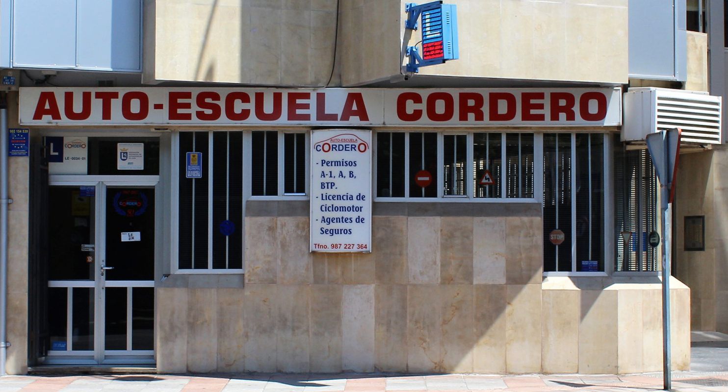 autoescuela cordero  coches en León